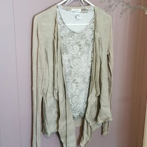 Sleeveless blouse with linen jacket